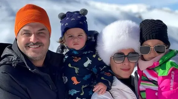 احساساتی شدن سام درخشانی با شنیدن پیام همسر و فرزندانش/حضار به گریه افتادند+فیلم