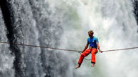 عبور بندباز حرفه ای از یکی از بلندترین آبشارهای جهان+ تصاویر 