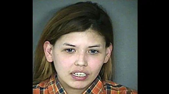 برادر بی حیا به خواهرش رحم نکرد ! / عروس شاهد آزار خواهر شوهرش بود!+عکس