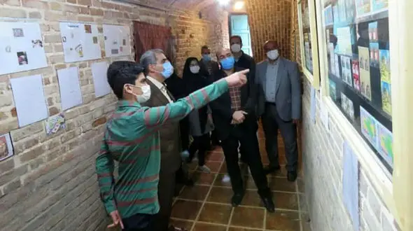 این پسر 15 ساله کلکسیون دار تمبرهای ایران است 