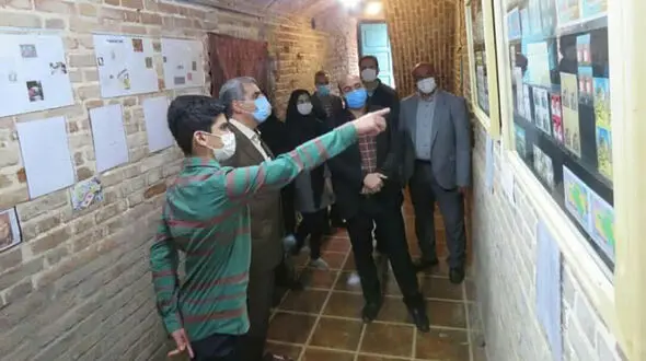 این پسر 15 ساله کلکسیون دار تمبرهای ایران است 
