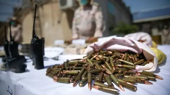 کشف اسلحه و مهمات جنگی از خانه 2 مرد در ماهشهر