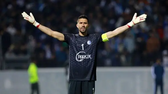 بعد از یک بازی فراموش‌نشدنی؛ پیراهن حسینی بر تن ستاره النصر