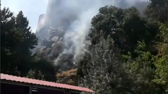 آتش سوزی در یک بنای تاریخی معروف لرستان + عکس