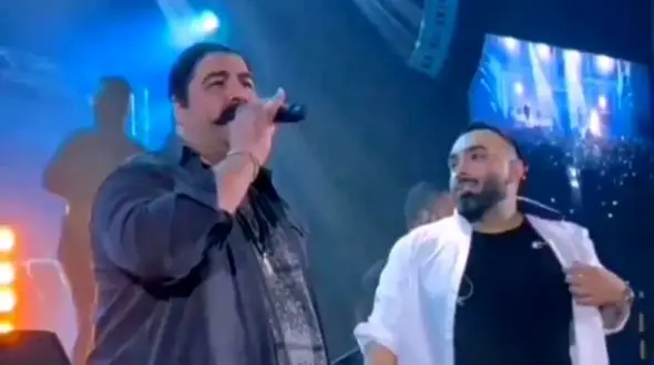 فیلم آواز احساسی/ اجرای لایو و ناگهانی بهنام بانی تو کنسرت صادقلو/ همه رو میزاره تو جیبش