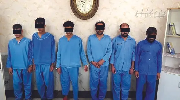 اعتراف 2 دزد به 400 گوشی قاپی! / 600 گوشی از متهمان کشف شده است! + عکس