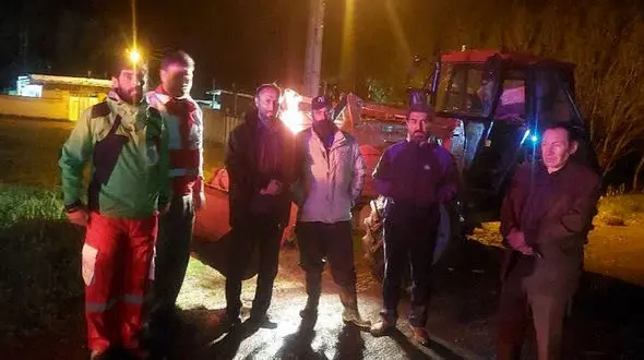  خانواده ۱۱ نفره گرفتار در کوه های شهرستان هریس بعد از ۵ ساعت نجات پیدا کردند 