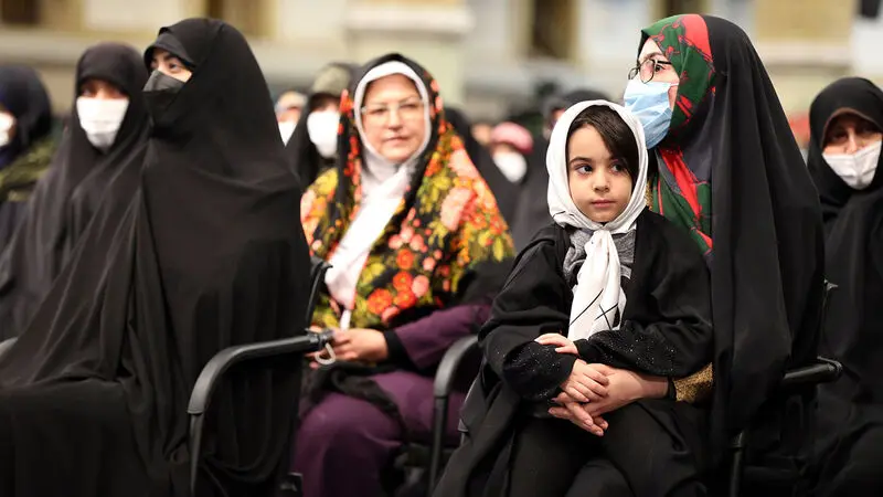 رهبر انقلاب اسلامی در دیدار صدها تن از زنان فرهیخته و فعال کشور