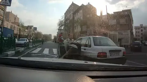 تعقیب و گریز هالیوودی پلیس در قلب تهران / دزد وحشیانه می رفت + فیلم لحظه به لحظه