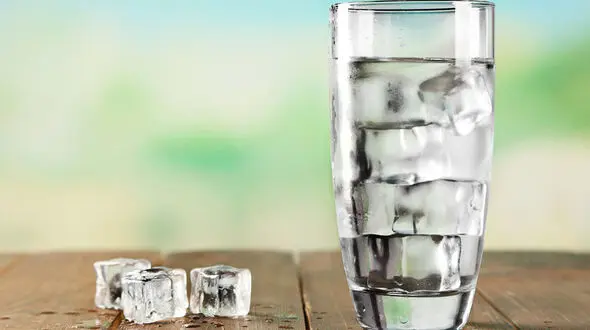 نوشیدن آب یخ در وعده افطاری ممنوع!