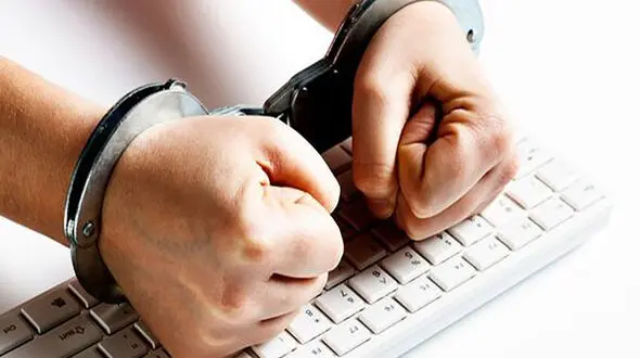 6 جوان شیاد با عکس های همشهریانشان بی آبرویی می کردند / در اردستان رخ داد
