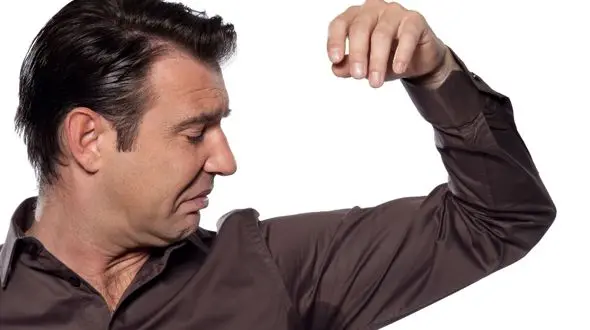  بوی بد زیر بغل نشانه خطرناک ترین بیماری هاست