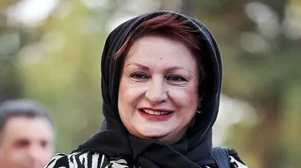 مانتوی مزونی مریم امیرجلالی با طرحی متفاوت و سنتی