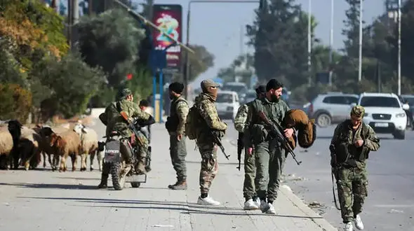 پس از سقوط شهر حلب ،شورشیان پشت دروازه های شهر حَماء رسیدند/ حَماء دومین شهر مهم سوریه است