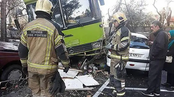 عجیب ترین عکس ها از تصادف اتوبوس شهری در غرب تهران