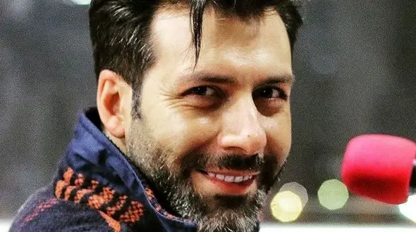 تیپ اسپرت و شیک مجید واشقانی، آقازاده سریال هفت سر اژدها در کنار ماشین قدیمی و نوستالژیکش+عکس