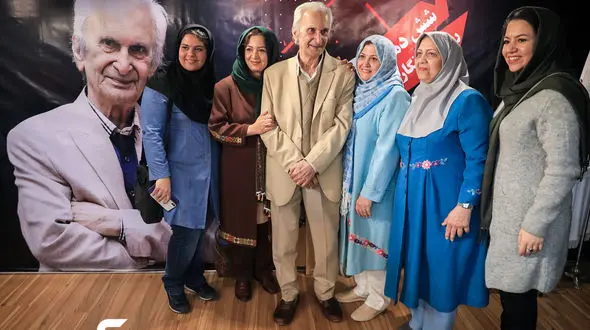 مهدی شفیعی خبر داد: میز پیشکسوتان با مدیریت محمد بلوری در روزنامه ایران دایر می شود + فیلم