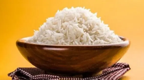 خطرات گرم کردن برنجی که چند ساعت بیرون مانده چیست؟
