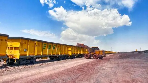 رکورد شکنی راه‌آهن لرستان در بارگیری روزانه کلینکر 