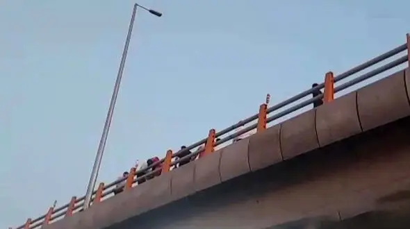 اقدام به خودکشی جوان میانه ای ! / پلیس سر رسید !