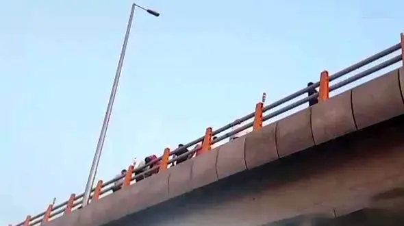 اقدام به خودکشی جوان میانه ای ! / پلیس سر رسید !