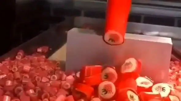 تکه تکه کردن آبنبات + فیلم