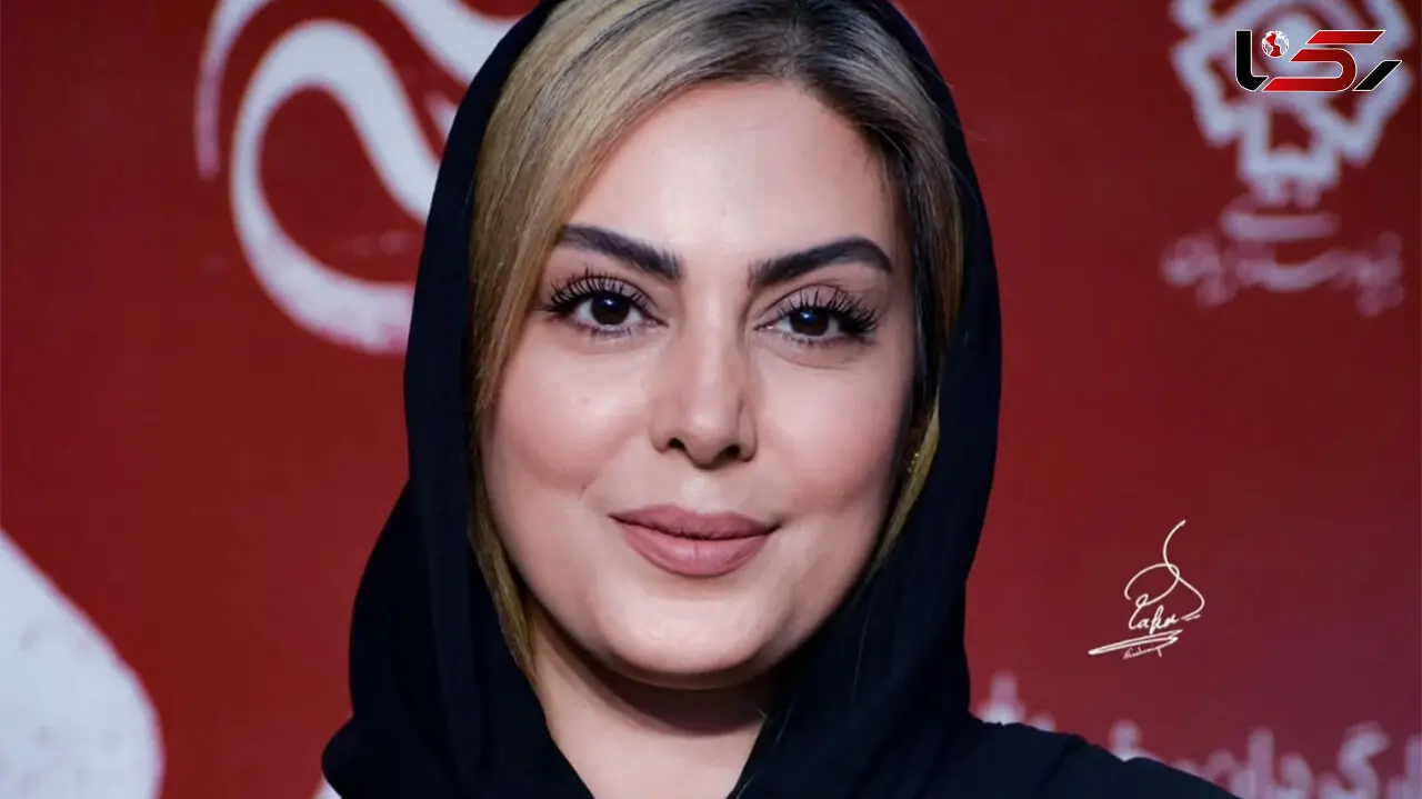 نگاهی به خانه منحصربفرد نیلوفر شهیدی با چیدمان نخل زینتی، شمعدان های پایه بلند، مبلمان مدرن کج و معوج، و فرش دستبافت ایرانی دیوار های سه بعدی / نمایشی از شکوه و اصالت ایران