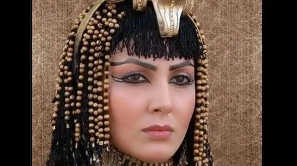 رونمایی از مادر واقعی لیلا بلوکات / چه مادر شیک و جوانی ! + عکس 