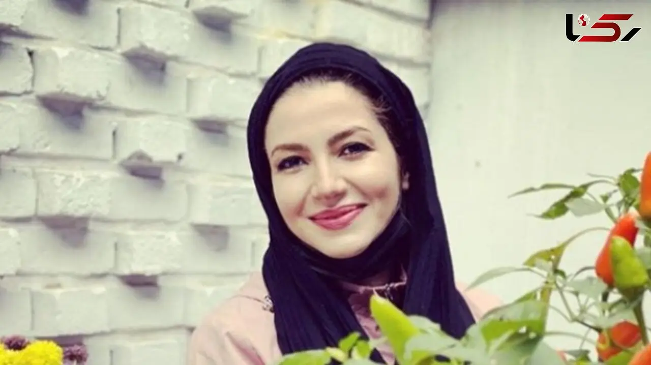 فیلم/ نگاهی به دکوراسیون زیبای خانه خاله شادونه هنگام زدن پیانو در اتاق پذیرایی اش / از پرده های درباری تا آباژور دکوری
