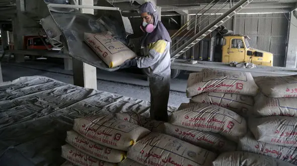 قطعی برق کارخانه‌ ها و احتکار دلالان، عاملان اصلی افزایش قیمت سیمان