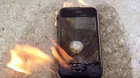 انفجار وحشتناک گوشی همراه + فیلم