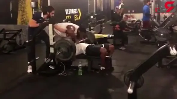 لحظه حادثه دردناک در باشگاه بدنسازی+ فیلم