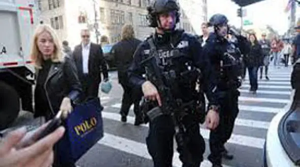 6 کشته و 15 زخمی به دنبال هجوم خودرو به عابران پیاده در نیویورک 