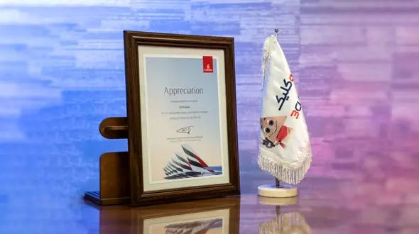 سه‌کلیک، از شرکت هواپیمایی امارات لوح تقدیر دریافت کرد