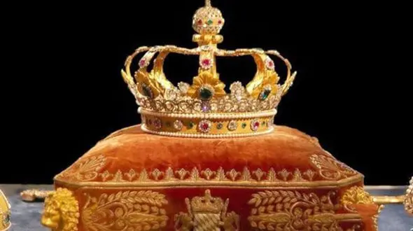 پادشاهی که برای طلاق همسرش و ازدواج با معشوقه اش، مذهب جدیدی ساخت!