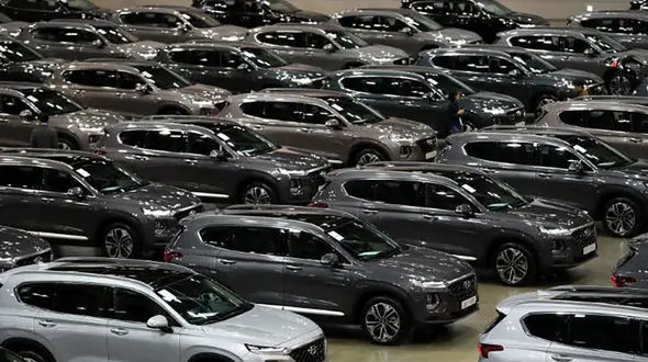 تصمیمات ضد و نقیض سیاستگذاران برای بازار خودرو / هفت ابهام خودروی 1402