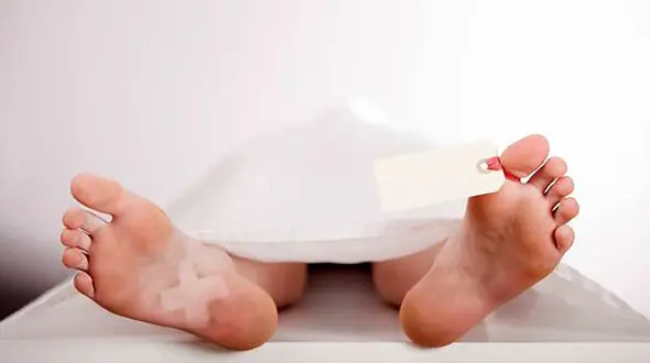 نبش قبر جسد پرستار کرونایی توسط افراد ناشناس / انگیزه چه بود؟  + عکس