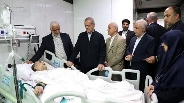 عیادت پزشکیان و قالیباف از مجتبی رحماندوست 