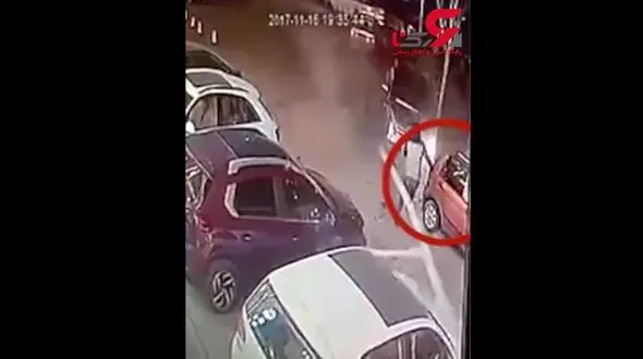 خوش شانسی باورنکردنی عابر پیاده در کنار خیابان! +فیلم 