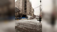 سقوط هولناک داربست یک ساختمان روی خودروهای لوکس در بلوار اندرزگو + فیلم و جزییات