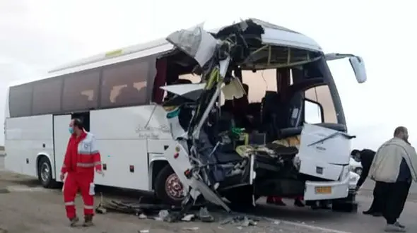 15 قربانی در تصادف اتوبوس با تریلی در بروجرد