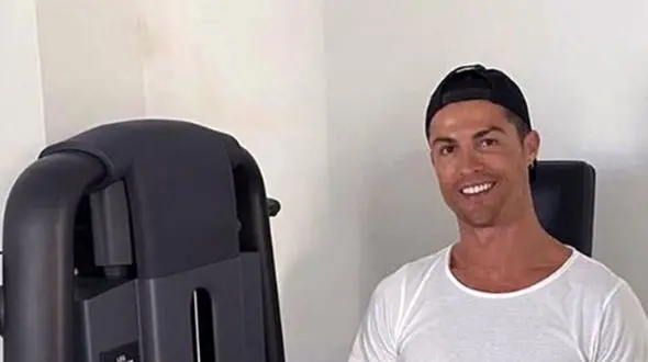 نخستین میلیارد فوتبال جهان کیست؟