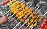 عکس / خلاقیت مرد ایرانی در استفاده از کاسه توالت به جای منقل هنگام پختن جوجه کباب/ این جوجه واقعا خوردن داره ؟!