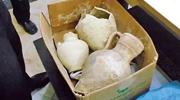 بازداشت 3 مرد اصفهانی با کوزه های تاریخی / در حال کند زمین بودند