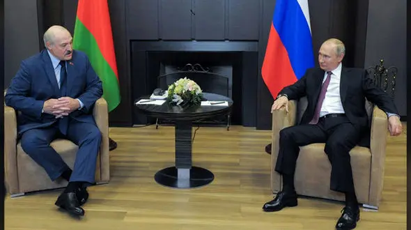 حرکات نامتعارف پای پوتین در دیدار رسمی جنجالی شد + فیلم