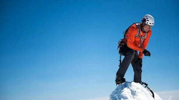 صعود سرعتی، انفرادی و بدون طناب کوهنورد سرشناس +فیلم