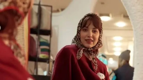 فیلم/ روشنک گرامی : حرف هایم راجع به مادرم شوخی بود تا بخندیم از مادرم بابت عذرخواهی کردم !