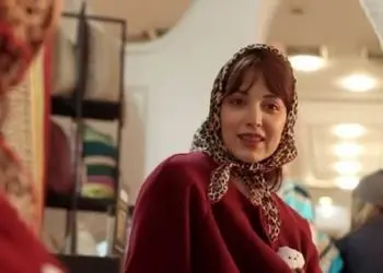 فیلم/ روشنک گرامی : حرف هایم راجع به مادرم شوخی بود تاب خندیم... از مادرم بابت عذرخواهی کردم که...!