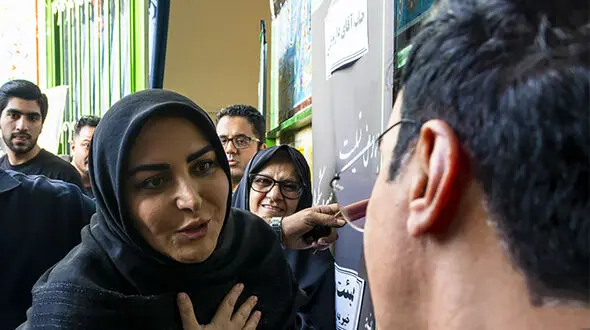 فیلم/ نگاهی به حضور هنرمندان در مراسم ختم مادر عمو پورنگ / از لیلا بلوکات و سارا منجزی پور تا المیرا شریفی مقدم و مه لقا باقری