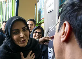 فیلم/ نگاهی به حضور هنرمندان در مراسم ختم مادر عمو پورنگ / از لیلا بلوکات و سارا منجزی پور تا المیرا شریفی مقدم و مه لقا باقری